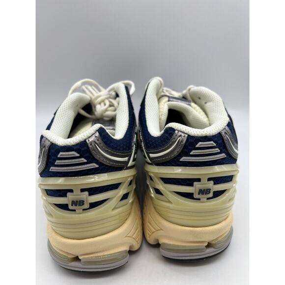 Athletic_Shoes